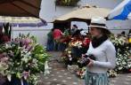 Mercado de flores em Cuenca, no Equador